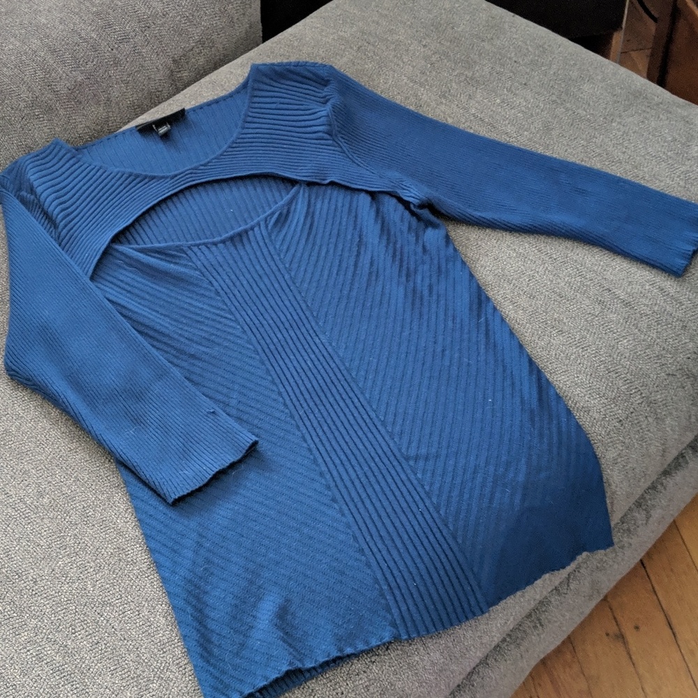 Ribbed key-hole sweater